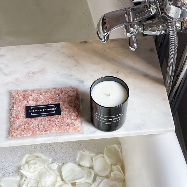Classic Collection - Cube Box - Rose petali bianchi - Scatola Nera
